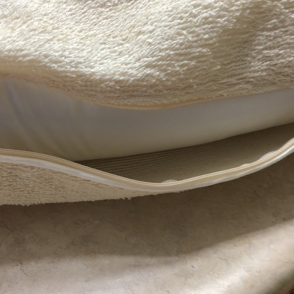 Brand new bath pillow - Picture 4 of 4